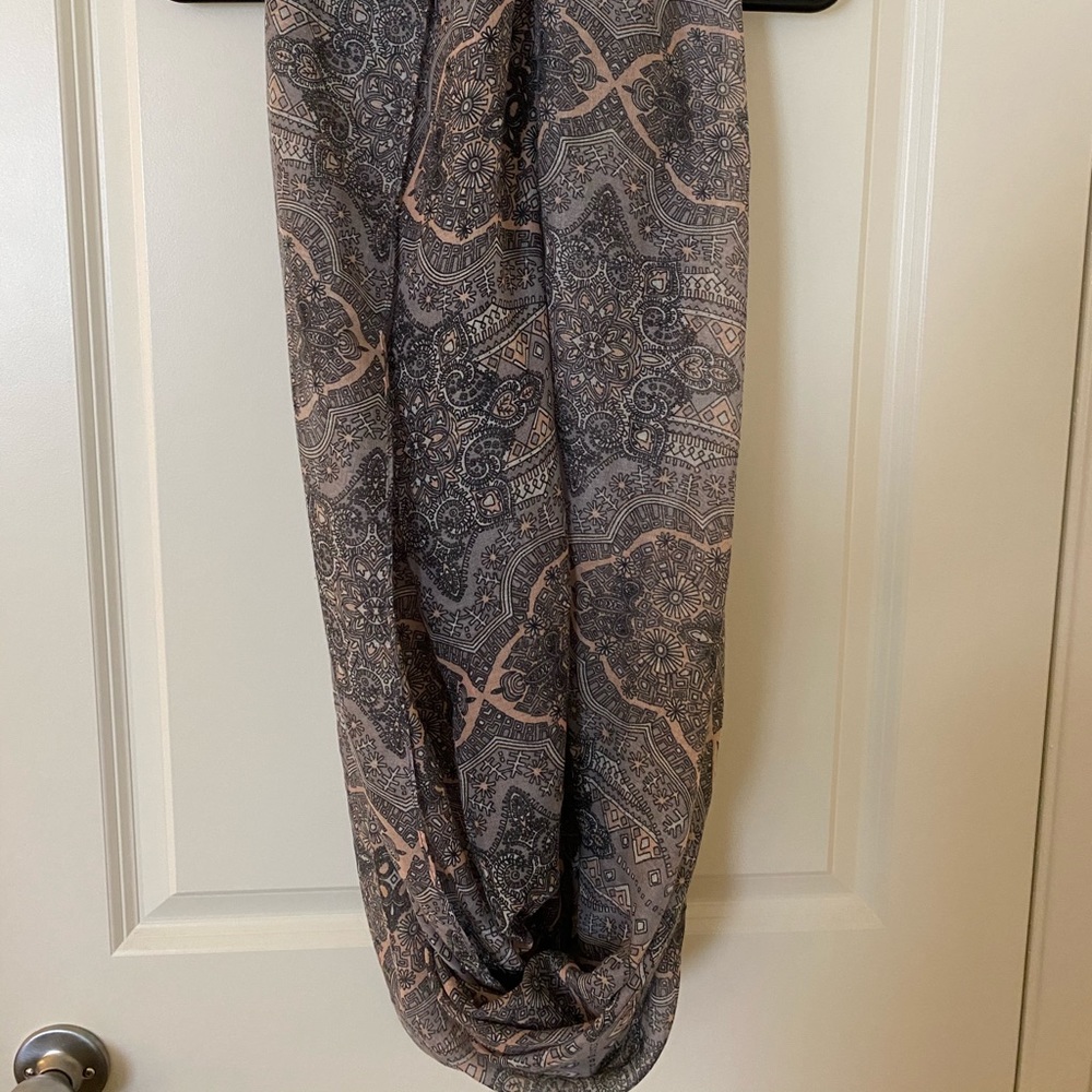 Infinity scarf - Picture 2 of 2